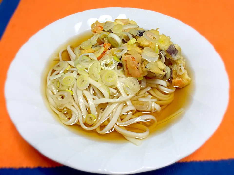 じじばばのお昼ご飯！
讃岐冷やしかき揚げうどん❗️(^^)|Yukihiko Ishidaさん