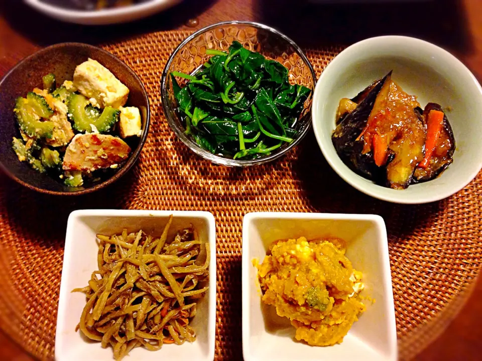 昨日の晩ご飯
🍴ゴーヤチャンプル
🍴モロヘイヤのおひたし
🍴ナスの味噌炒め
🍴ごぼうサラダ
🍴かぼちゃと厚揚げの炊いたん|frannyさん