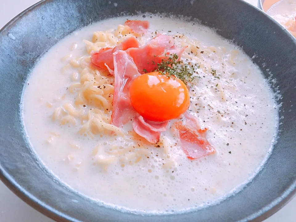 Snapdishの料理写真:CMで心くんが美味しそうに食べてたから作ってみた^^*
カルボナーラ風ラーメン|YUMIさん