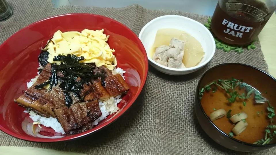 鰻丼、鶏肉と大根の甘酒煮、お吸い物|おむすびさん