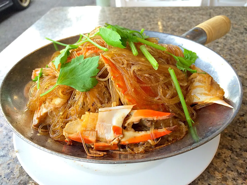 ปูอบวุ้นเส้น プー・オプ・ウンセン カニ春雨鉄鍋蒸し🦀@ร้านอาหารทะเล シーフードのお店|akiさん