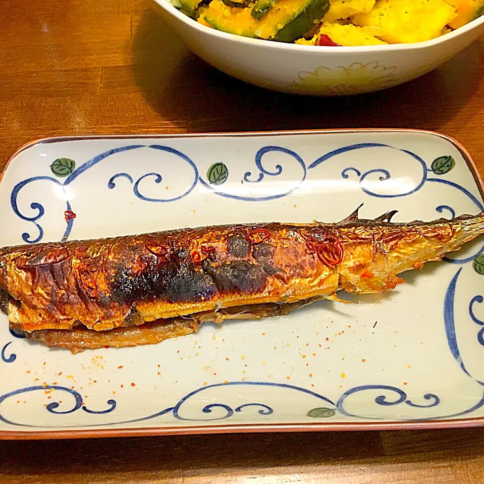 Snapdishの料理写真:咲きちゃんの料理 ぴり辛サンマ🐟焼き（レシピ）で居酒屋咲きちゃん🍺|ゆうみん（4人の母ちゃん）さん