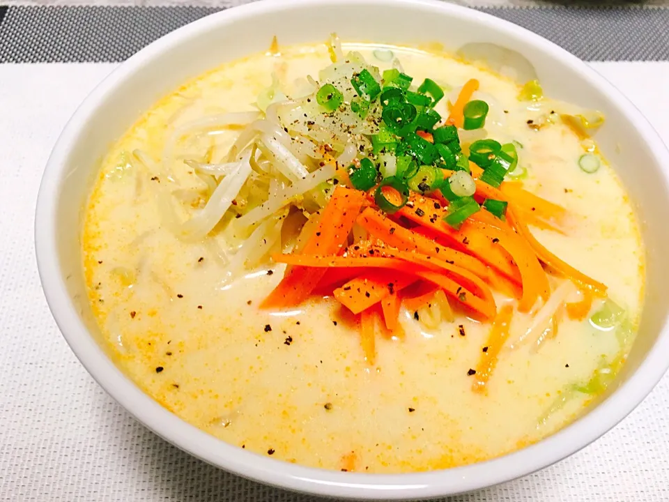 ヴィーガン とんこつ風ラーメン|ハナウサギさん