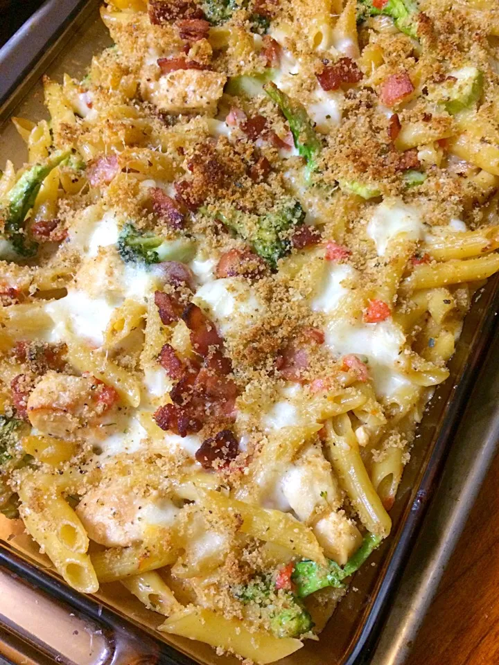 Chicken Bacon Broccoli Pasta Bake|Milka Papricaさん