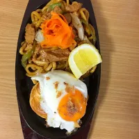 I love yakisoba, with pork and vegetable with hot butter bread with sunny side up egg.|Jefferson M. Macalindongさん