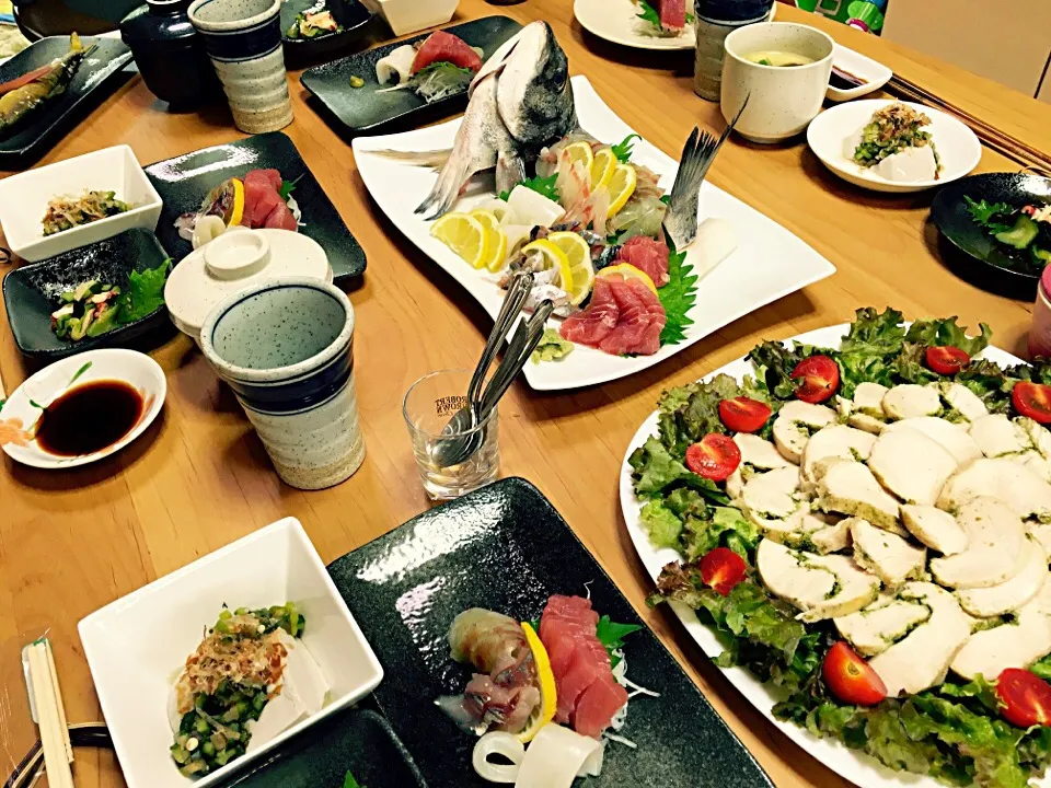 お家ランチ⑅◡̈*
鯛の姿造り、マグロ、アジ、イカのお刺身
タコの酢の物
黒豆豆腐の山形出汁かけ
鮎の塩焼き
茶碗蒸し
鶏ハムサラダ ジェノバソース
雑穀米
お吸い物
かぼちゃプリン|nanaさん