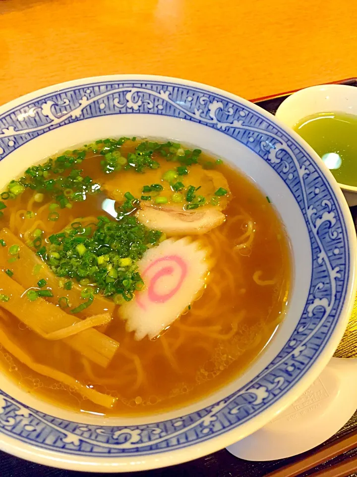 Snapdishの料理写真:普通のラーメン🍜|ぽっちゃんさん