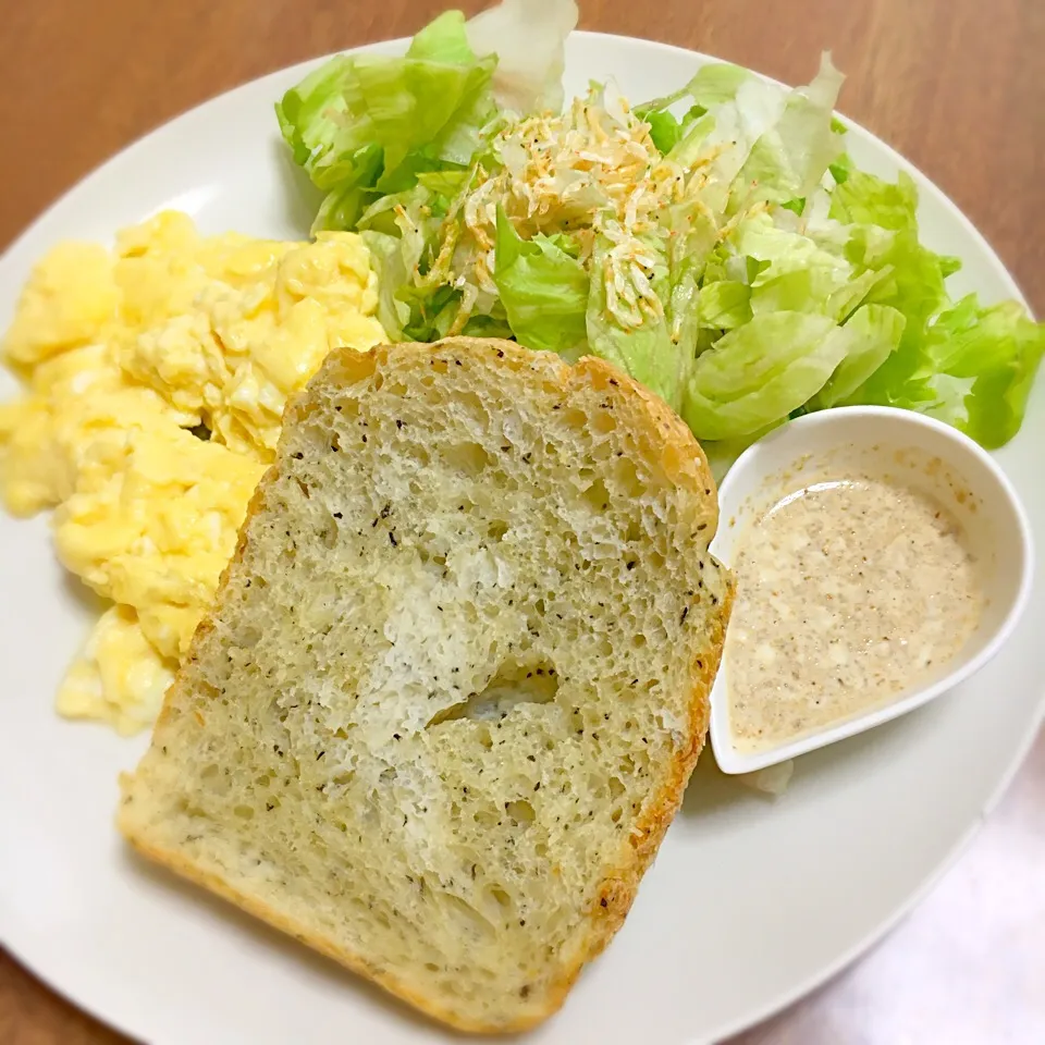 お休みの日のモーニングプレート❤︎

休みの朝食いつもこんな感じです笑笑ꉂꉂ(ᵔᗜᵔ*)

ドレッシングは超簡単のお手製❤︎|Mimさん