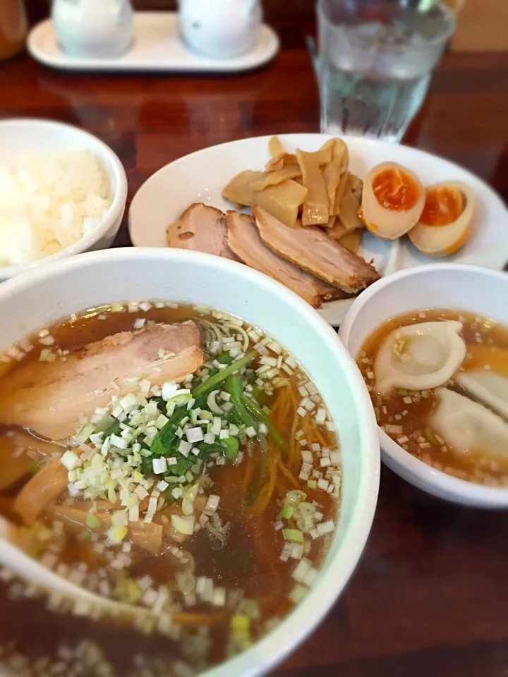 Snapdishの料理写真:ランチセット
醤油ラーメン
水餃子
トッピング3種盛り|Noriyuki Saitoさん