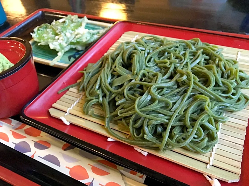 昼ごはん第1弾 あしたばそば  悲しいほどつゆがまずい(´･ω･`)ｼｮﾎﾞｰﾝ|ぽんたさん