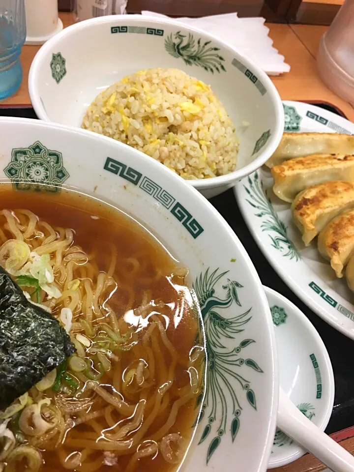 Snapdishの料理写真:半チャーハン餃子セット|Fumiaki Matsubaraさん