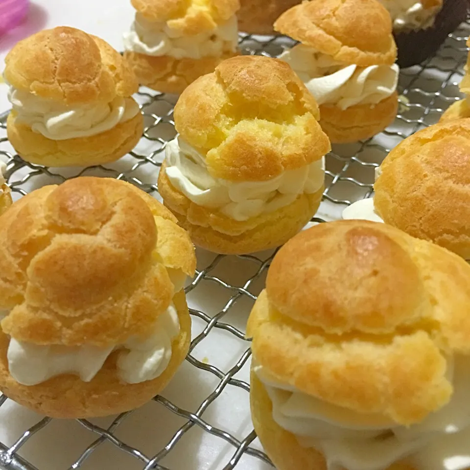 Durian fresh cream choux pastry|Trish Wongさん