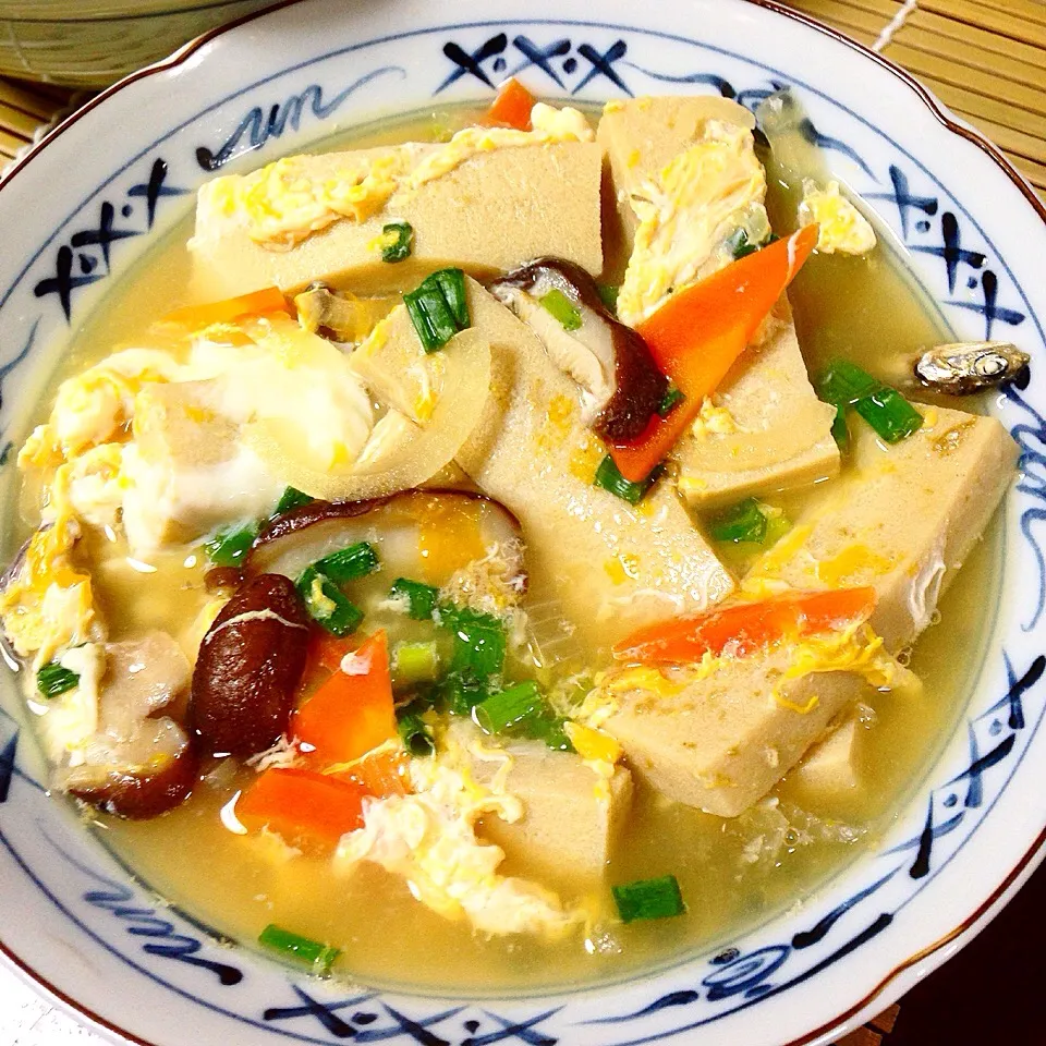 きょうのちゃぶ台 おふくろの味
高野豆腐の卵とじ
Stewed Frozen Tofu with vegetables &Egg
Remember My Mother 's Recipe 
母が作っていた一品です。|Cuisineさん