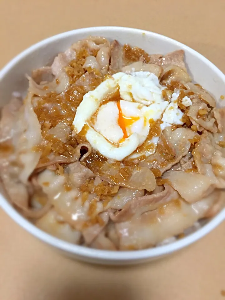 みんな大好き！生姜焼き丼ポーチドエッグ乗せ(^-^)/|ギムレットさん