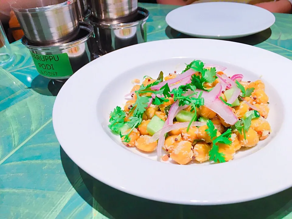 南インド料理 豆サラダ🍽❤️
ひよこ豆 ココナッツ、タマネギ、パクチーや唐辛子や色々な食感と香りで美味しかった♡|杉本 未夢さん