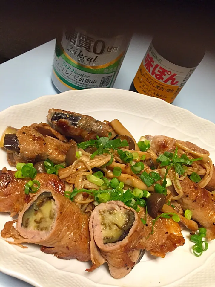 Snapdishの料理写真:今夜のおつまみ🍻
茄子の肉巻き✨
キノコも一緒に焼きました(*^^*)|よーさんさん