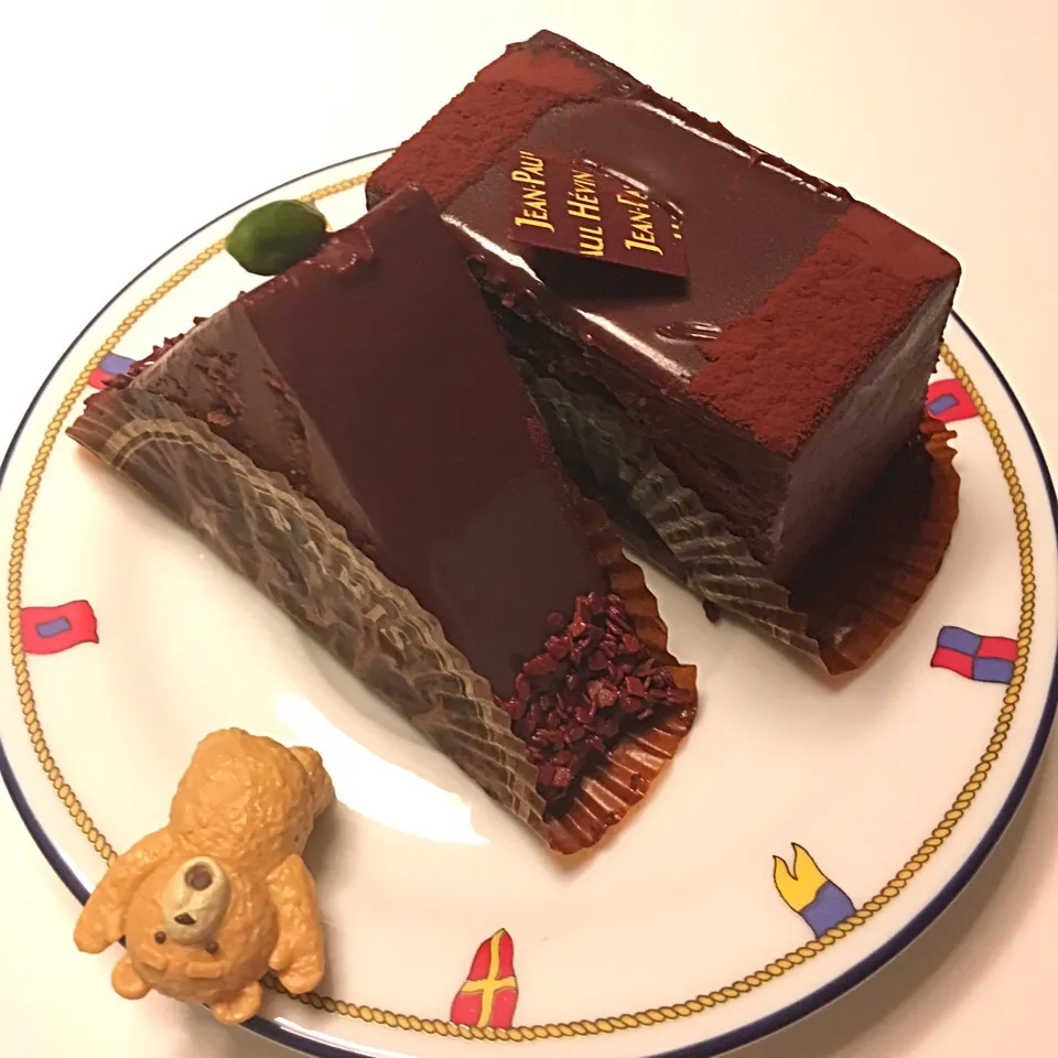 Snapdishの料理写真:Jean Paul Hevinのチョコレートケーキ|Rickey Pierreさん