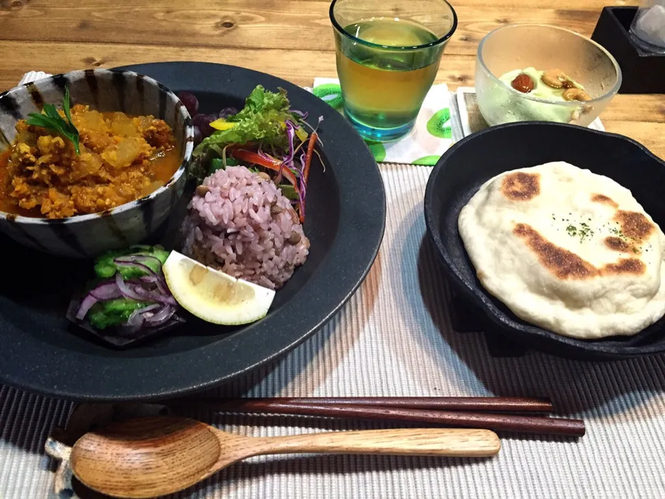 Snapdishの料理写真:キーマカレー&チーズナン|junkoさん