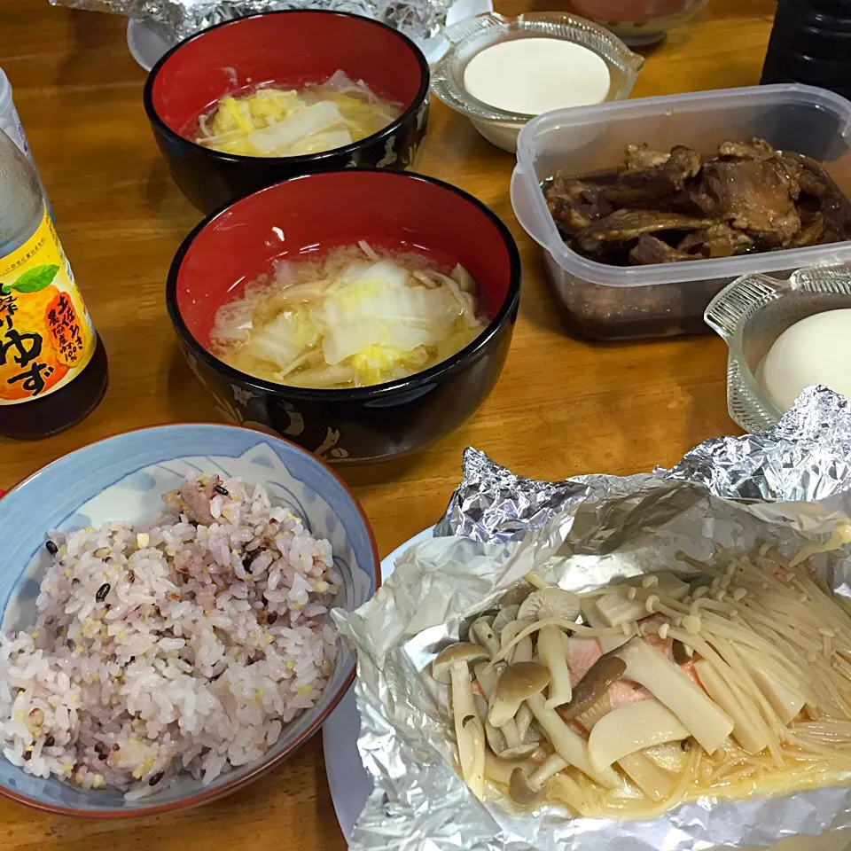 鮭のホイル焼き、ソーキ煮込み、白菜のみそ汁(^O^)／|すかラインさん