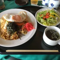 焼きそば定食😅|くめっちさん