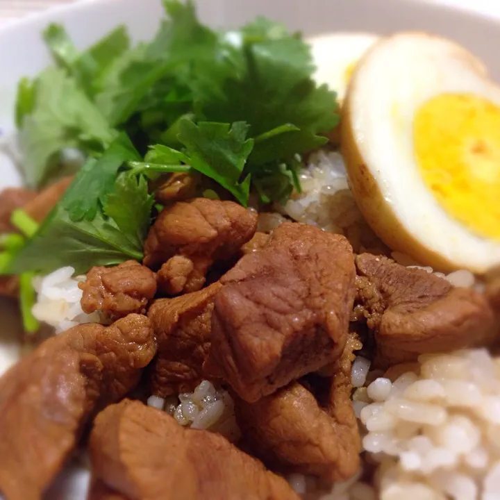 ＊魯肉飯＊（台湾風角煮かけごはん）たっぷり香菜と共に|venerdiさん