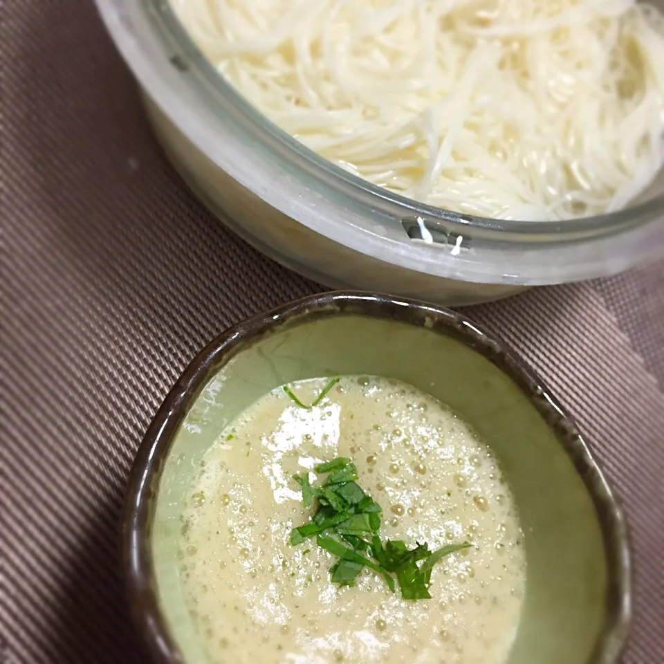 Snapdishの料理写真:山芋と青しそのつけ素麺|Rinさん