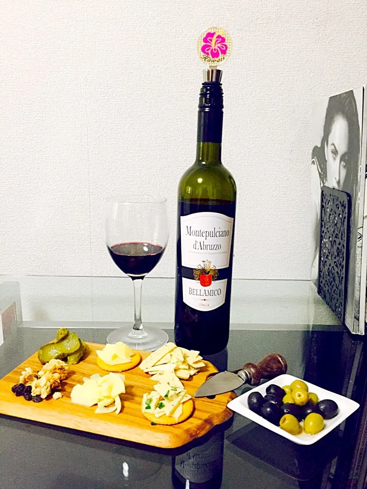 Wine, Cheese & Olives|Jaimie Alvarezさん