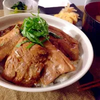 Snapdishの料理写真:秋刀魚の蒲焼丼|あんコ。さん