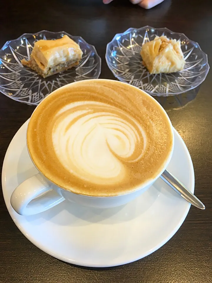 Baclava and flat white ☕️|kazuko Tsujiさん