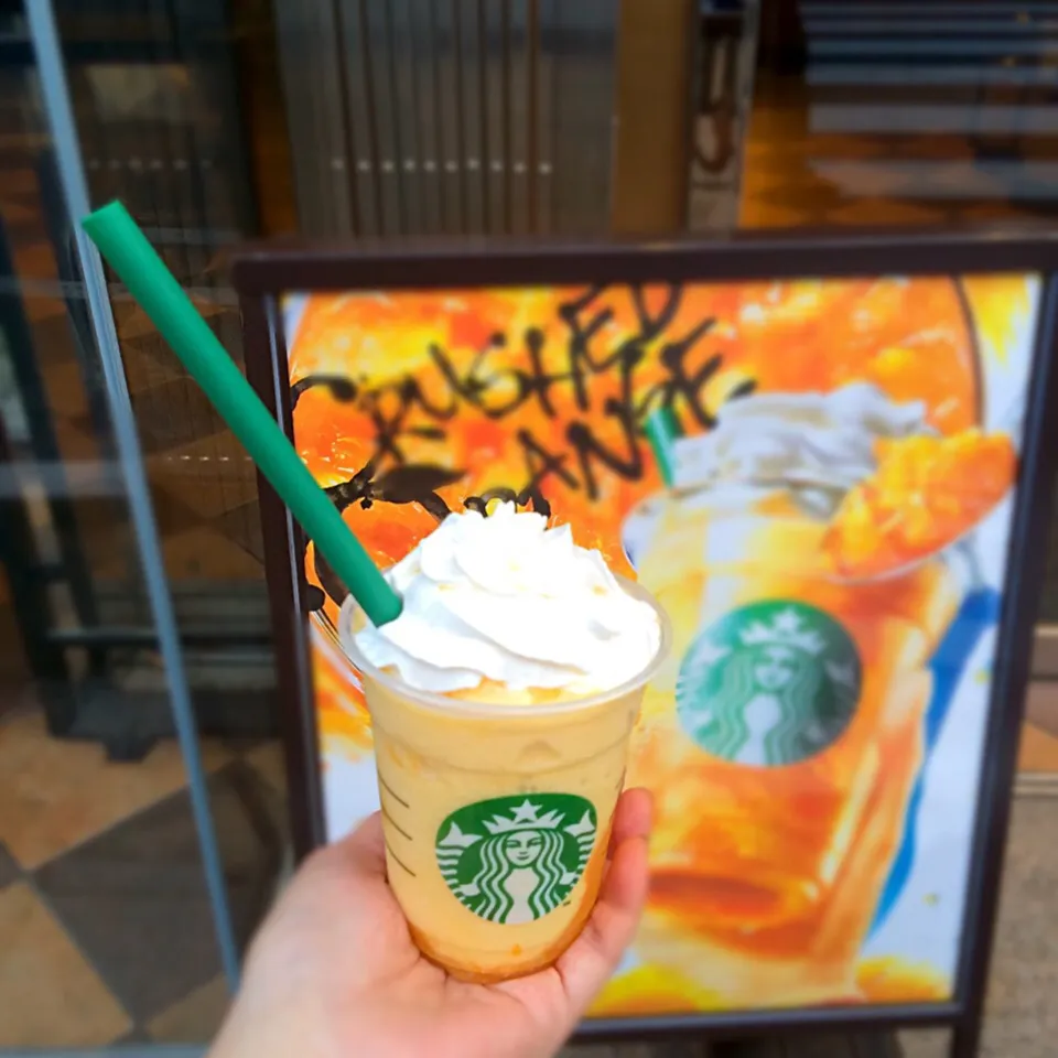 スタバのクラッシュオレンジフラペチーノ😋|ジヌ美さん