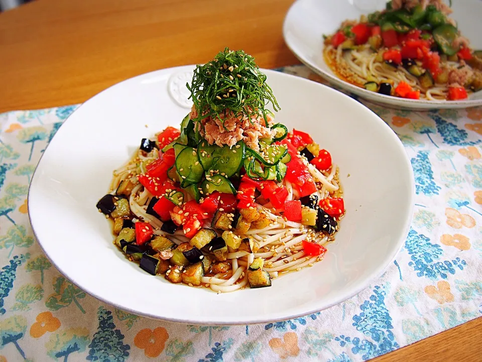 暑い夏を乗り切れ！たっぷり夏野菜の夏うどん♡|はらぺこあゆむし◡̈さん