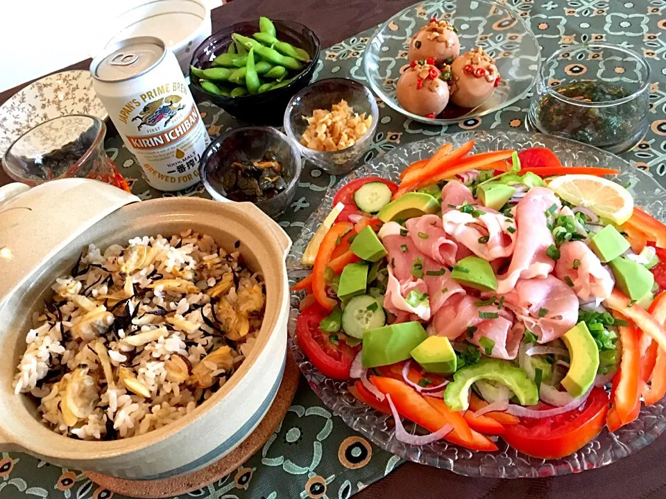 野菜いっぱい☘生ハムの和風サラダ。芽ひじきとアサリの生姜炊き込み土鍋ご飯。ピリ辛にんにく漬け玉子など〜|ふかرさん