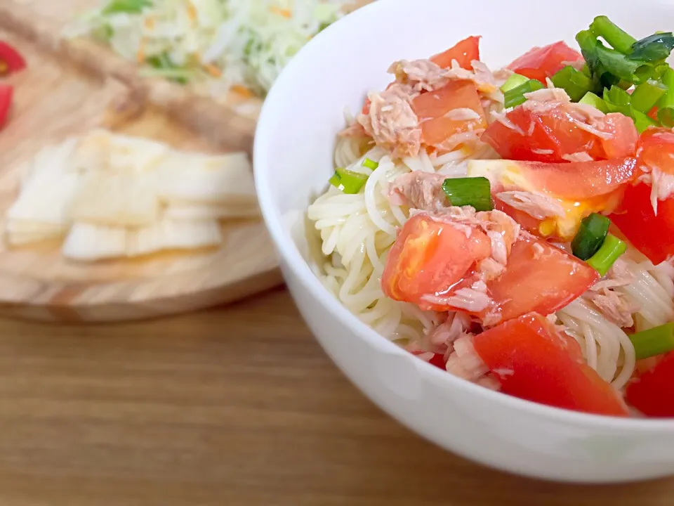 ツナトマトそうめん 🍅|はむたろうさん