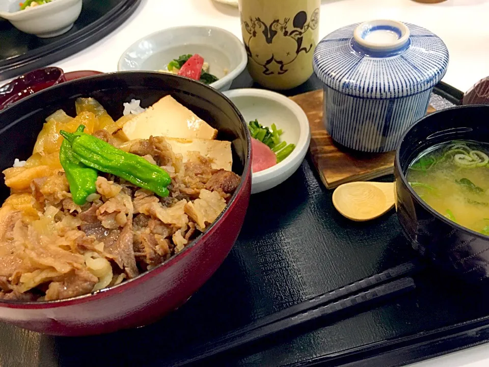 近江牛すき焼き丼|てけしさん