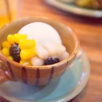 Snapdishの料理写真:Coconut icecream with pumkin and banana streamed cake|PhUnGさん