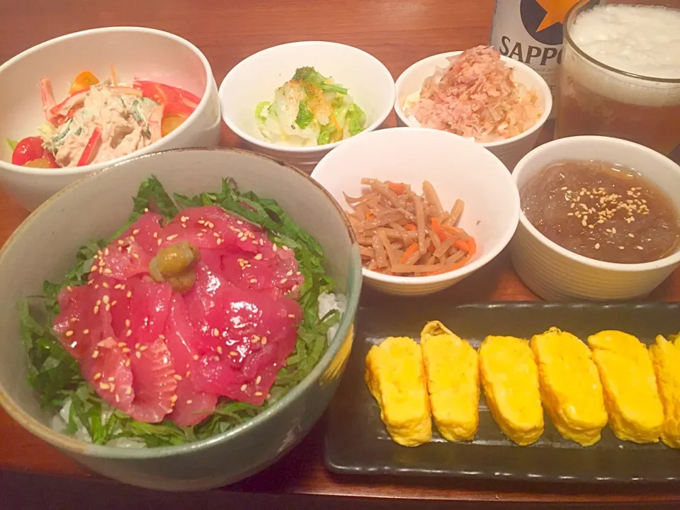 Snapdishの料理写真:まぐろ丼＊卵焼き＊シーチキンサラダ＊冷奴＊心太(^O^)|basilさん