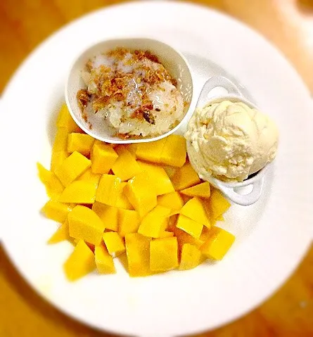 Sticky rice with dried fish, mango & vanilla ice cream|Madam Chuoさん