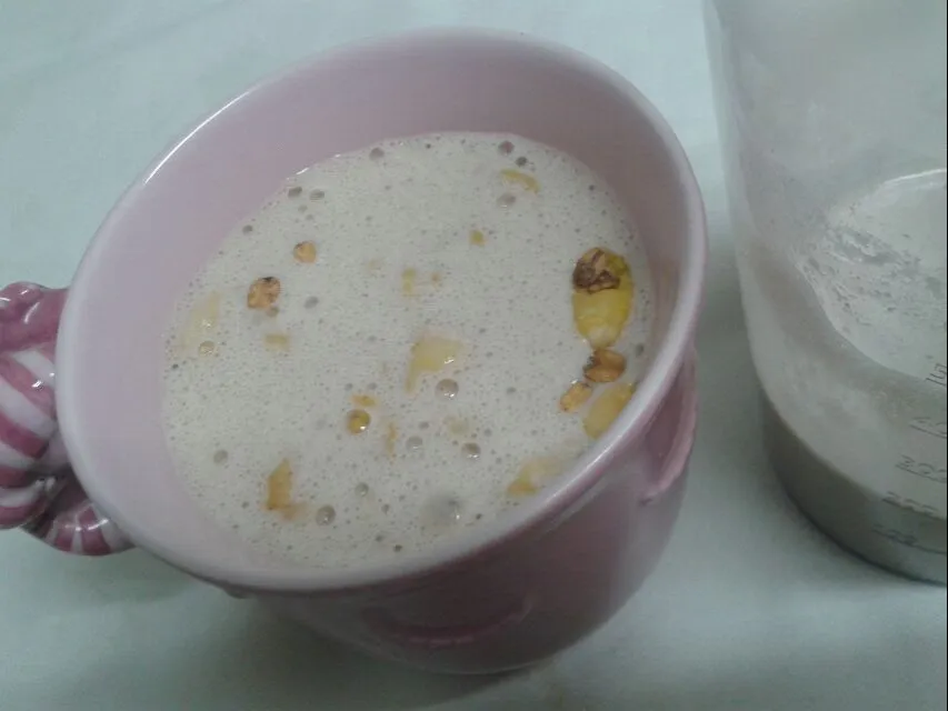 shake de mocaccino com banana e granola!!
#reeducacaoalimentar|Danielaさん