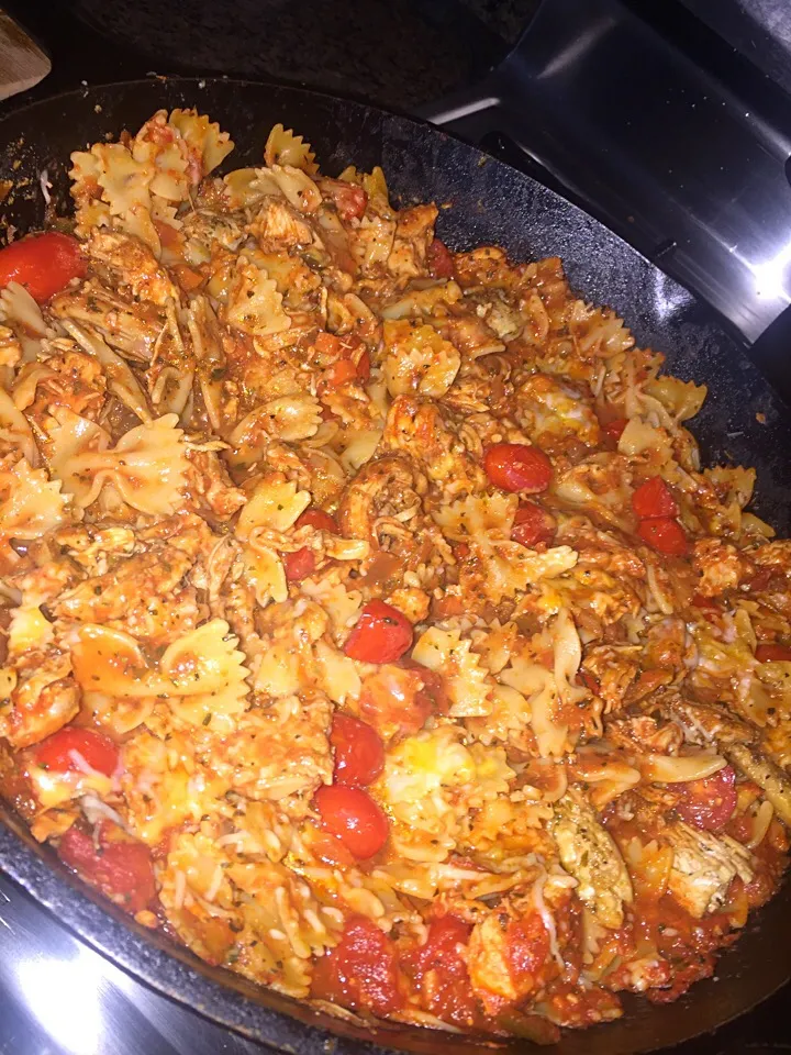 Chicken mozzarella pasta with roasted tomatoes|Tawanjaさん