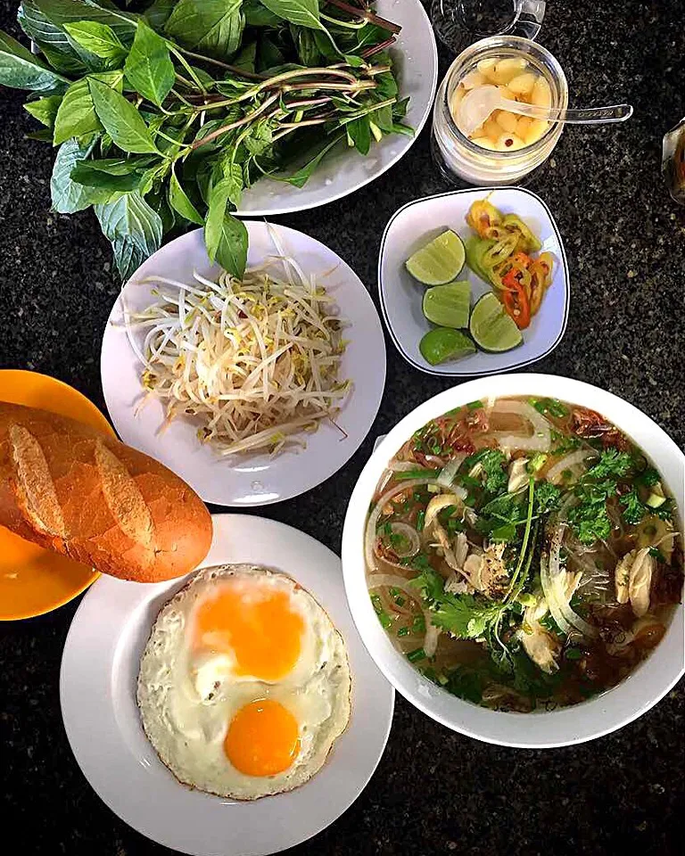 Breakfast in HCMC everything Ngon Lam|jirawanさん