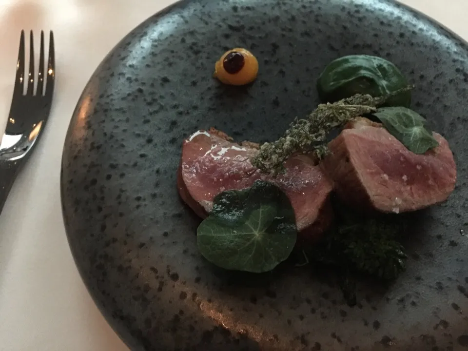 Slow roasted Liberty duck breast
Egg yolk jam, wasabi rapini purèe, leeks, nasturtium|Ariz Guzmanさん