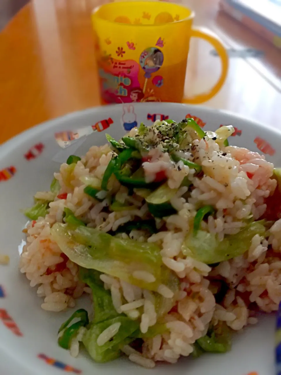 トマトとレタスのチャーハン 万願寺とうがらし入り  麦茶|ch＊K*∀o(^^*)♪さん