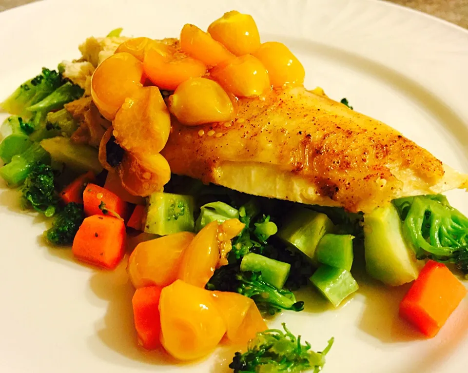 Roasted Chicken with Fresh Gooseberry Sauce over a Vegetable Medley|Cheryl Melnickさん