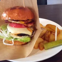 ハンバーガー🍔だけどジャンクフードではない😋|Hiroaki Chikuさん