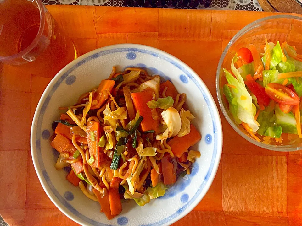 野菜焼きそば、サラダ|ＰＩＰＩさん