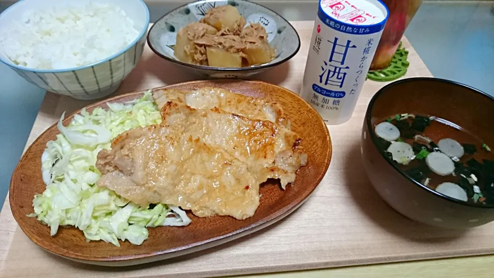 豚肉の甘酒味噌焼き、塩キャベツ、大根とツナの煮物、お吸い物|おむすびさん