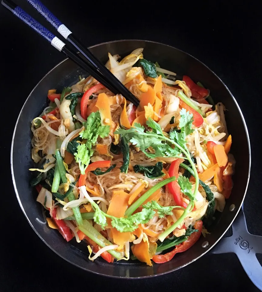 Spicy stir fried Thai vermicelli with vegetables|coxiella24さん