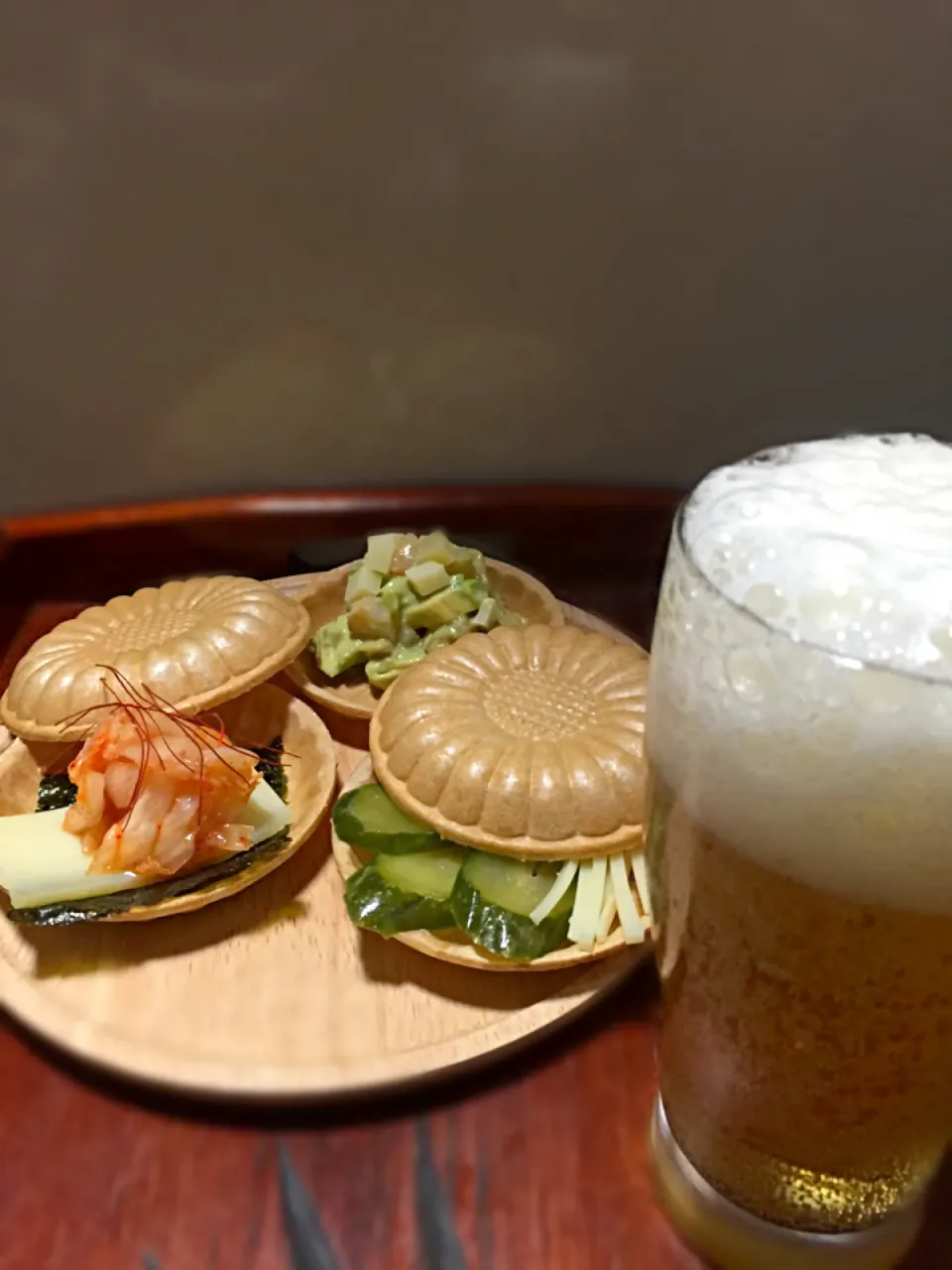 Snapdishの料理写真:コンテとビール
〜最中カナッペ、コンテと胡瓜の糠漬け、海苔キムチ、エビアボカド醤油ヨーグルト〜|FKTMPさん