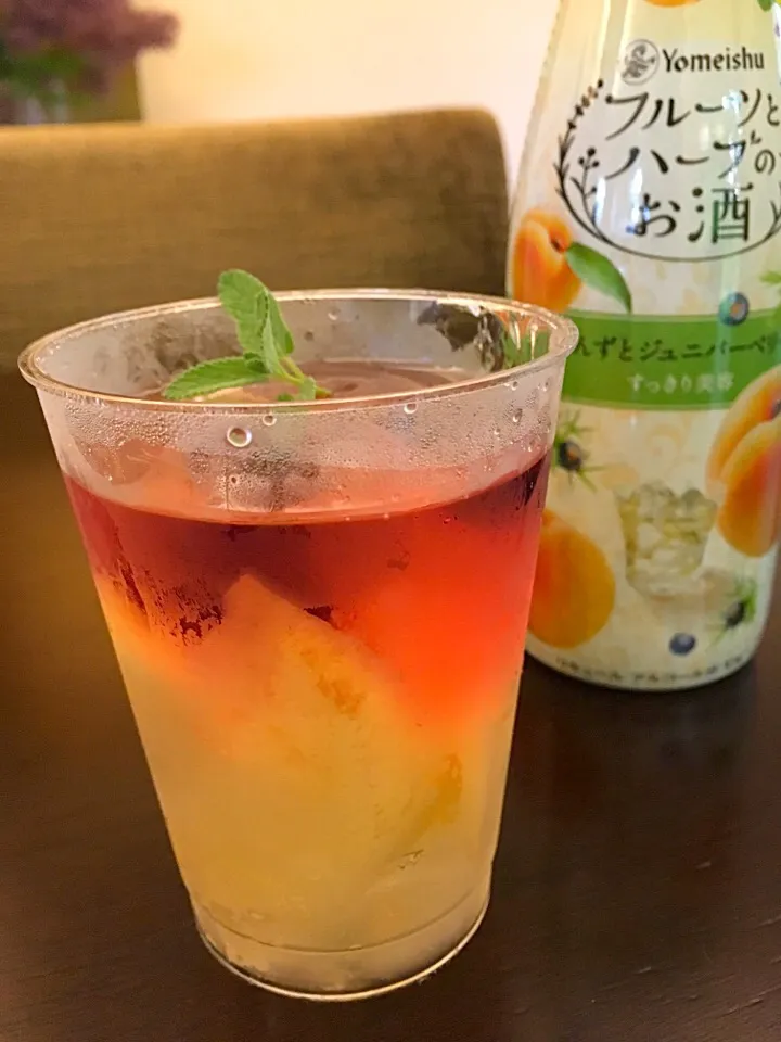 フルーツとハーブのお酒で大人のゼリー🎶 アルコール分は飛ばしていないので食前酒の代わりに！と思い作ってみました(^^) 女子ランチ会🍴とかで、盛り上がりそう〜(^^)|Chizuko  Kuwabaraさん