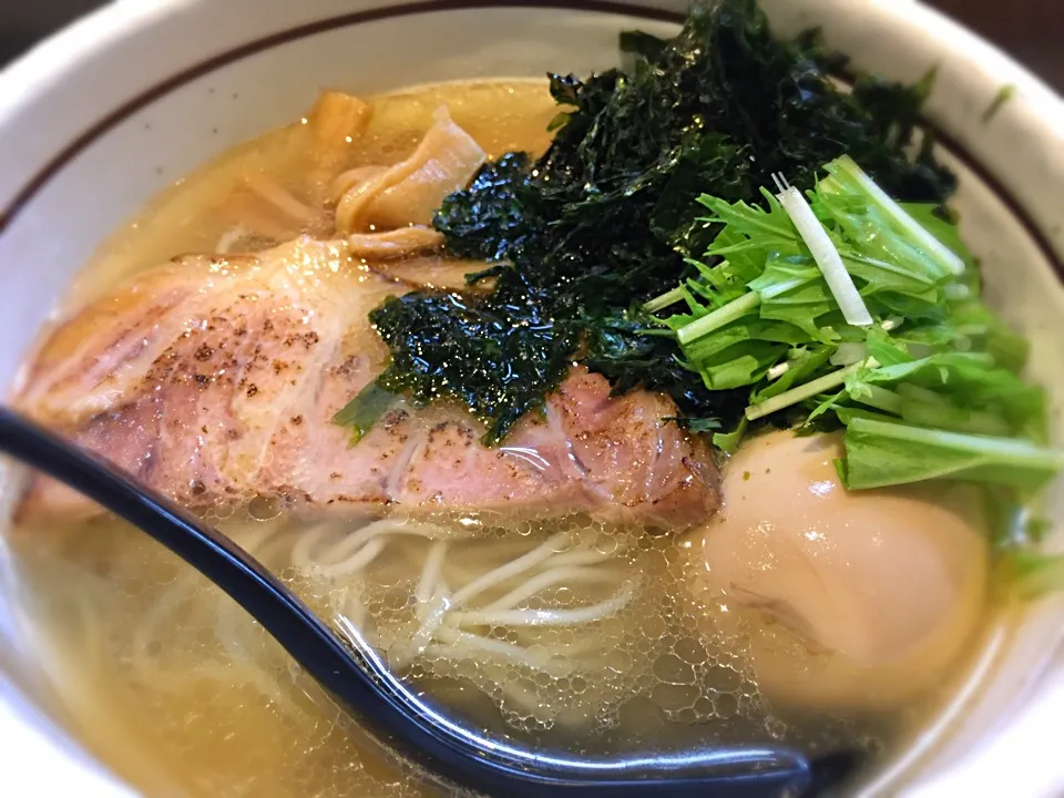 Snapdishの料理写真:味玉塩ラーメン＋岩海苔@大井町・麺屋 焔|らーめん好き！さん